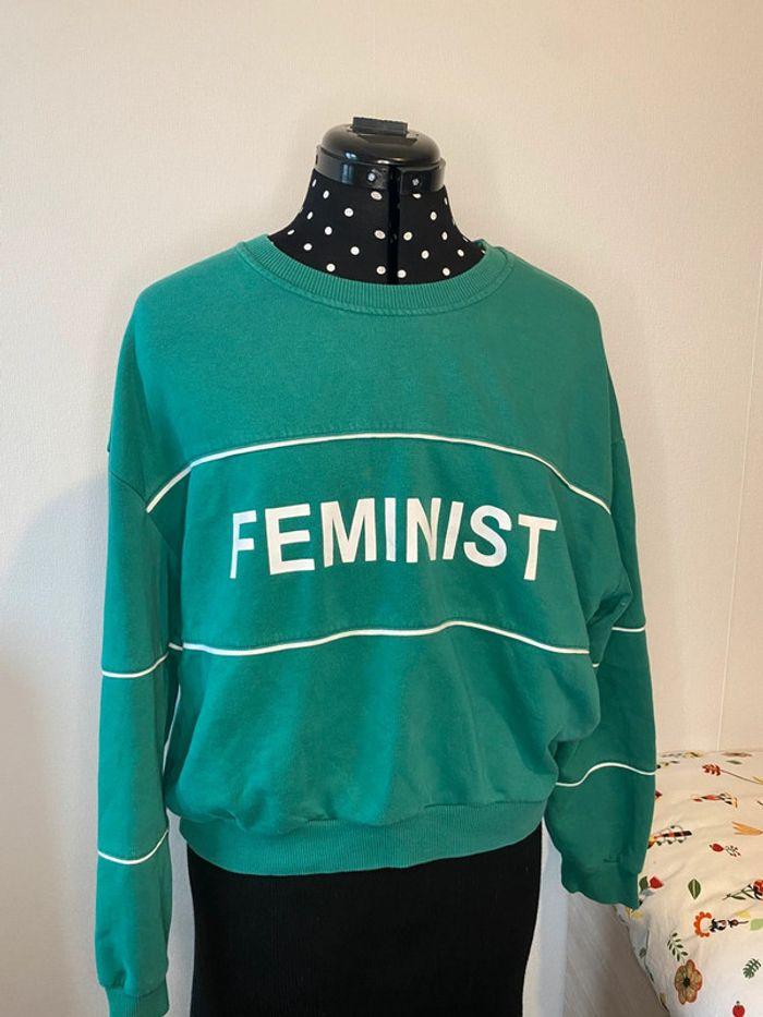 Sweat sans capuche vert « féminist » Jennyfer taille M - 38 - photo numéro 1