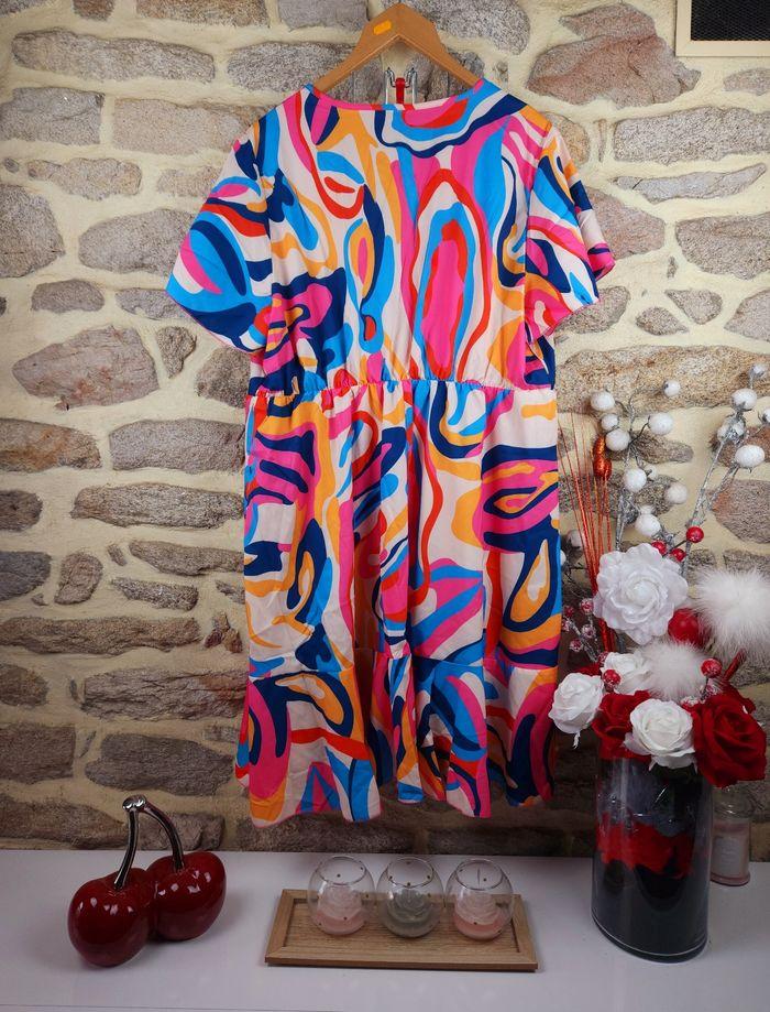 Robe imprimée multicolore Femme taille 54 marque PrettyLittlething 🛍 - photo numéro 3