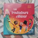 Livre LES TROUBADOURS D'ALIENOR de MARC LEVY et CARINE HINDER HACHETTE JEUNESSE neuf