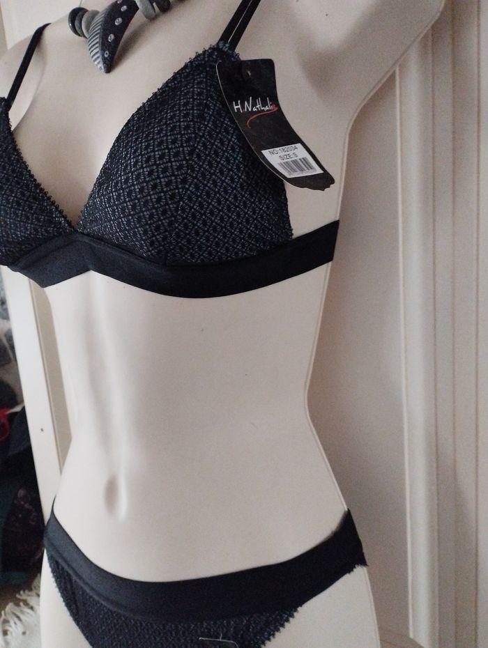 Ensemble de lingerie neuf . Triangle sans armatures taille S pour le haut et le bas. - photo numéro 4