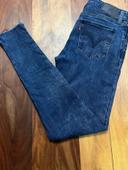 8. Levi’s 535 super skinny W27 L30