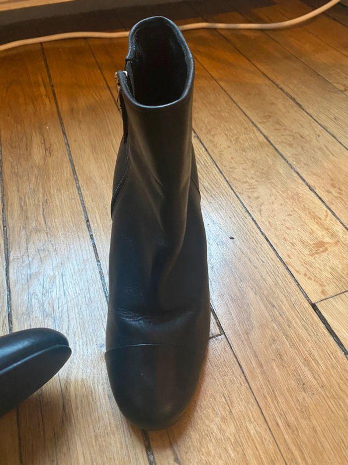 Bottines noire et dorée quasi neuve Minelli - photo numéro 2