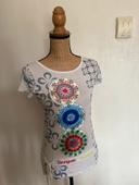 Magnifique teeshirt manches courtes desigual taille 36