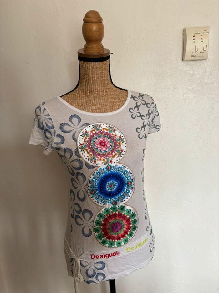 Magnifique teeshirt manches courtes desigual taille 36 - photo numéro 1