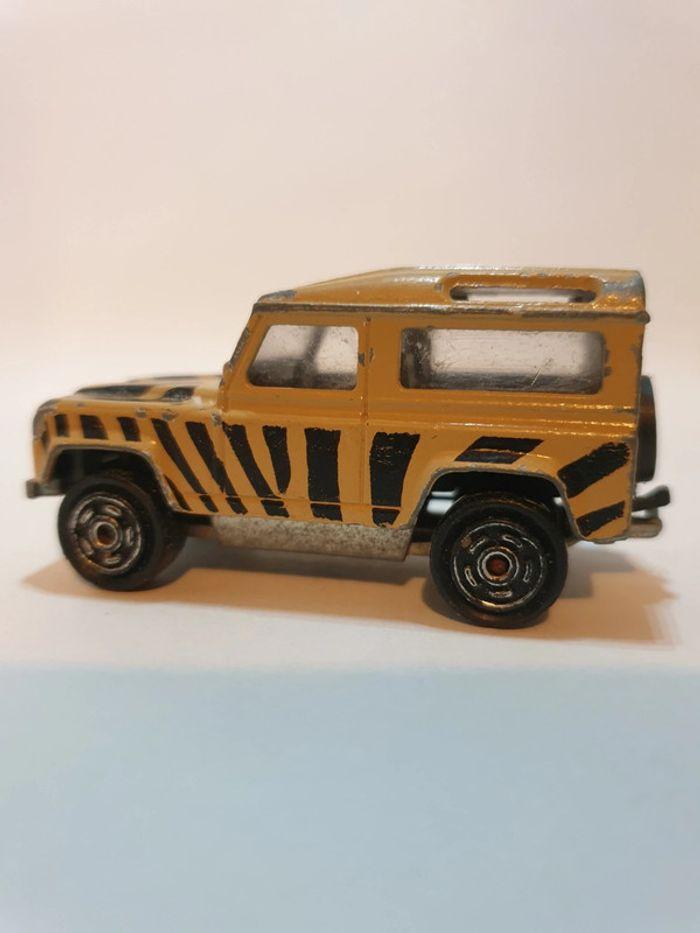 Majorette 266 4x4 Land Rover Defender 90 Safari - 1/60 🇫🇷 - photo numéro 10