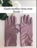 Paire de gants tactiles petite fleur brodée vieux rose🌸