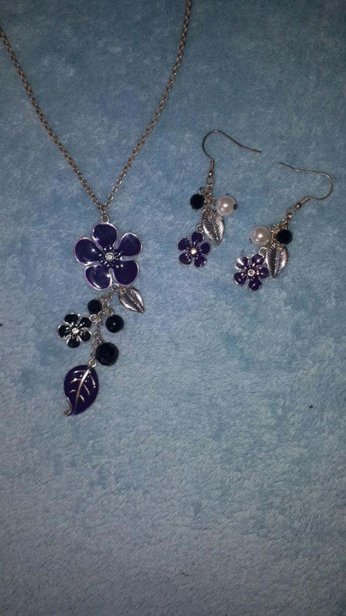 Parure collier + boucles d'oreilles fleurs violet et noir - photo numéro 1