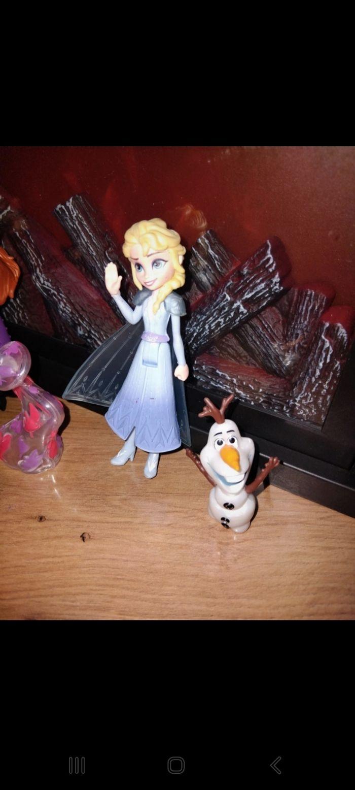 Figurines Elsa et Anna - photo numéro 2