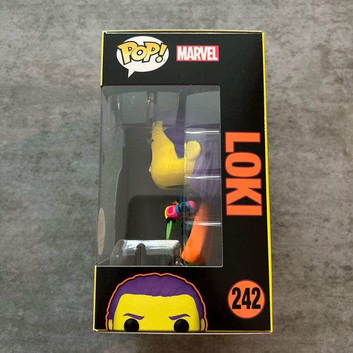 Funko Pop Marvel Thor Ragnarok - LOKI - N° 242 Black Light Funko Shop Exclusive - photo numéro 4