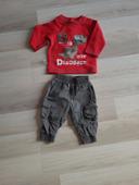 Ensemble bébé garçon pantalon gris tee shirt manche longues rouge dinosaures T 3mois