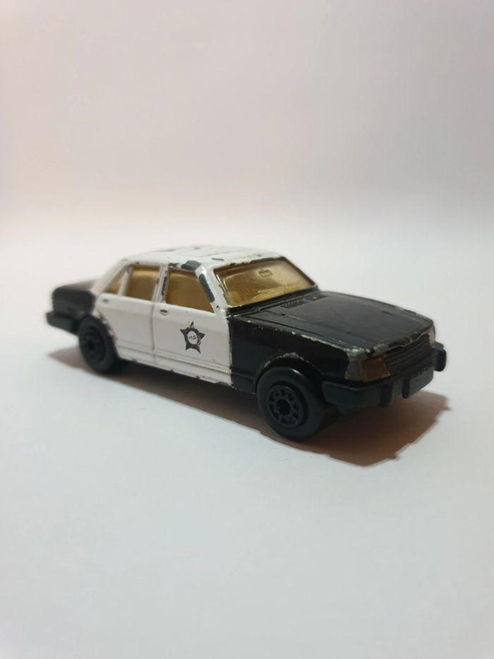 MC Toy Ford Granada 2.8 GL - 1/64 - photo numéro 4