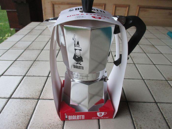 Cafetière Italienne Bialetti 9 tasses Neuve jamais utilisée - photo numéro 1