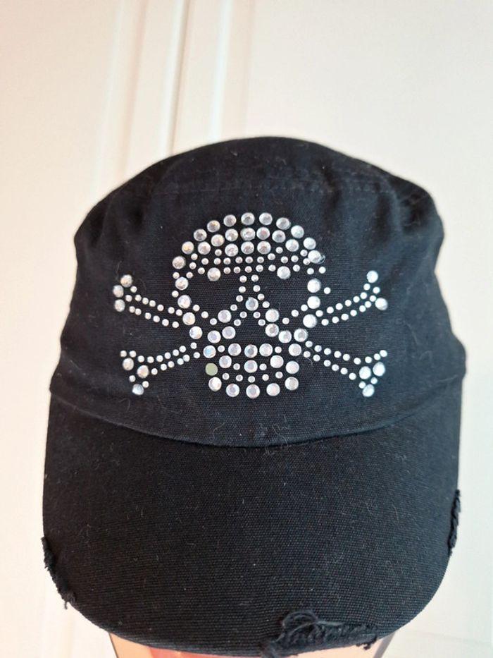 Casquette noire effet usé motif  tête de mort en strass - photo numéro 4