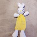 Doudou lapin jaune et blanc