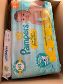 Paquet couche Pampers premium neuf taille 3 + 1 paquet de lingettes waterwipes neuf