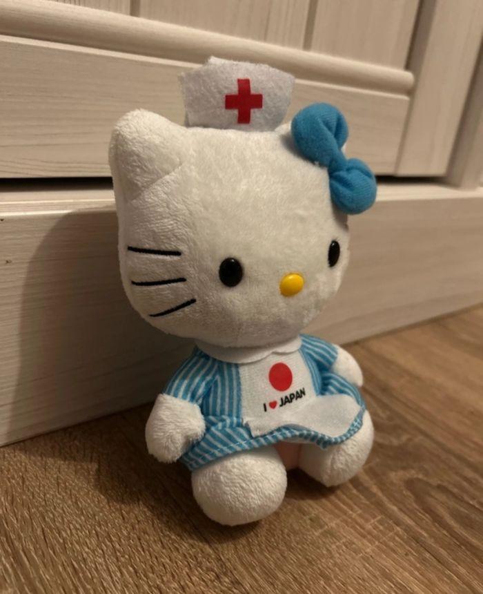 Peluche/Plush Hello Kitty avec robe et chapeau d’infirmière, très bon état/good condition - photo numéro 3