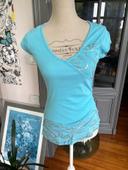 T-shirt bleu strass