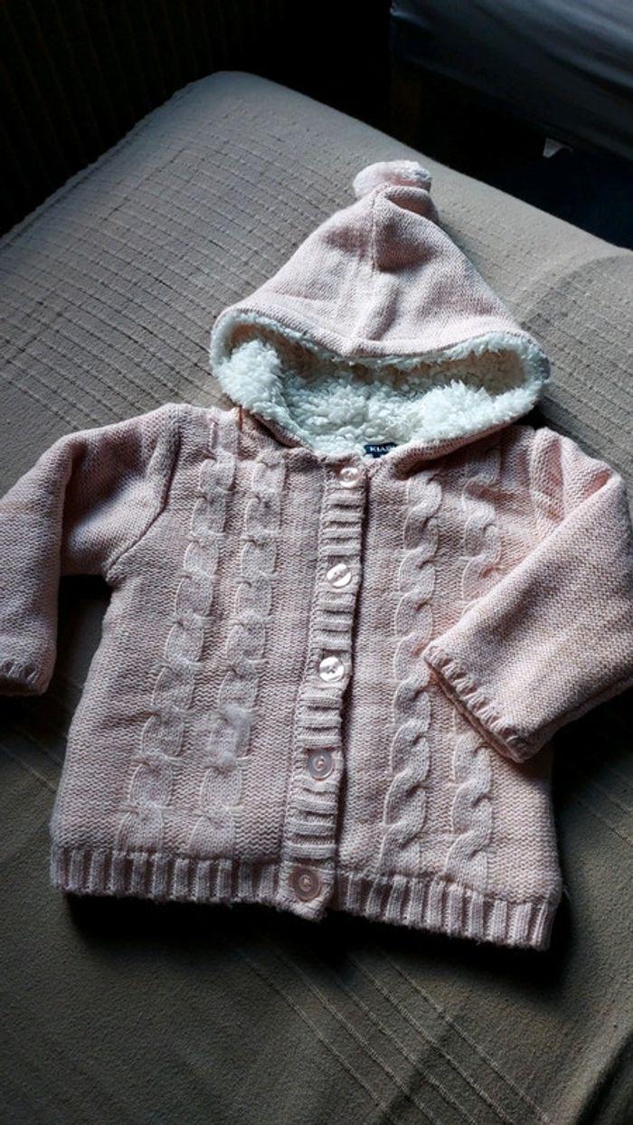 Gros gilet/veste bébé fille 9 mois Kiabi - photo numéro 1