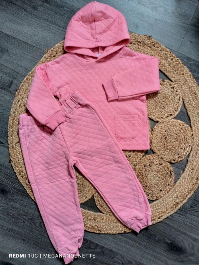 🦋 Joli ensemble de jogging rose 4 ans H&M - photo numéro 1