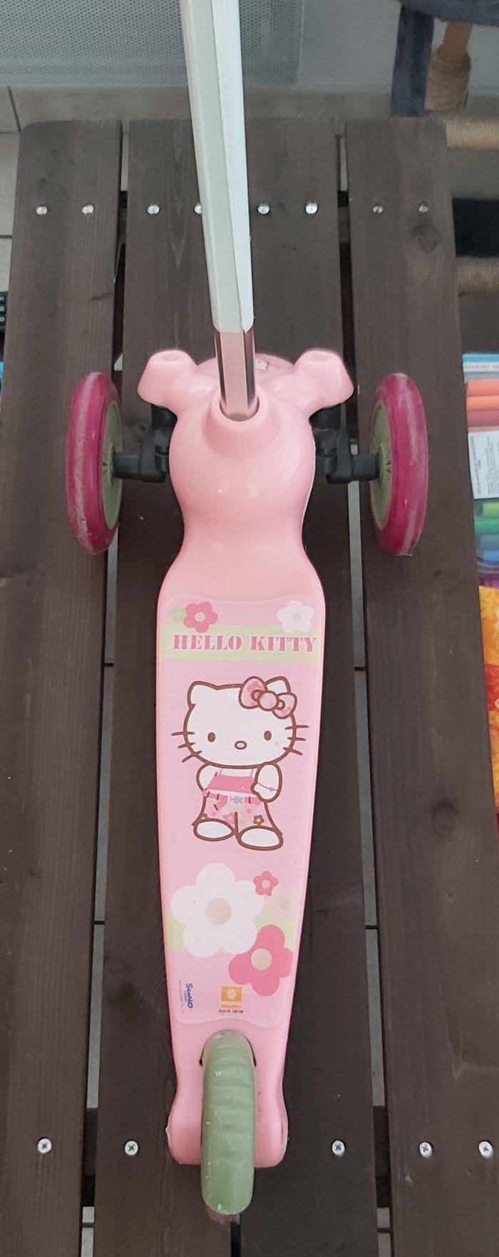 Trottinette Hello kitty - photo numéro 1