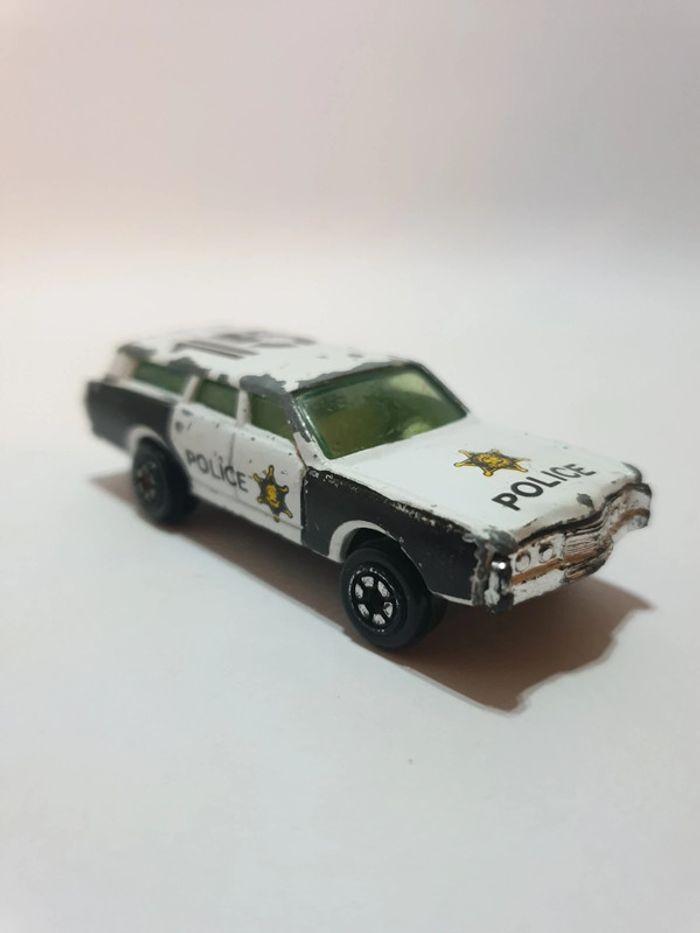 YatMing 1015 Ford LTD Break Police à l'échelle 1/64 - photo numéro 4