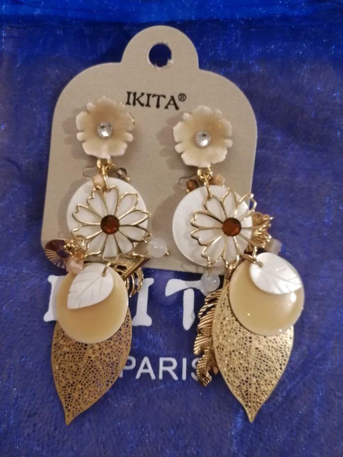 Boucles d'oreilles fantaisies tons beige/blanc - photo numéro 1