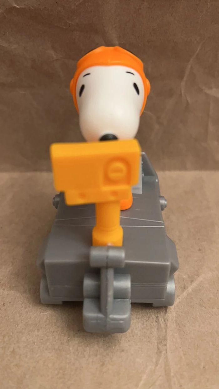 McDonald's 2019 - figurine Snoopy NASA engin spatial à roulettes - Happy meal 8cm - photo numéro 2