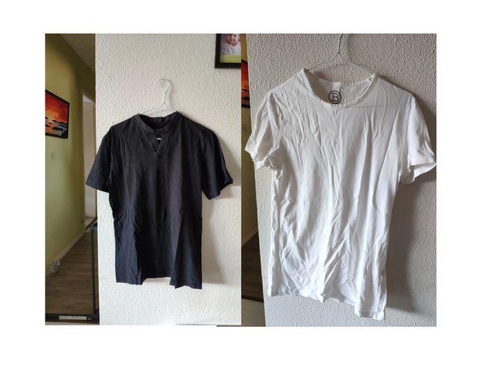 Lot t shirt taille S - photo numéro 1