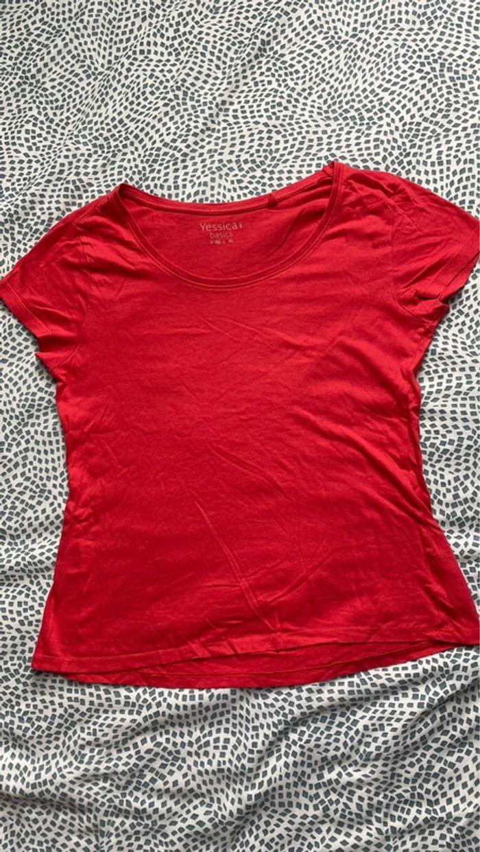 teeshirt rouge - photo numéro 1