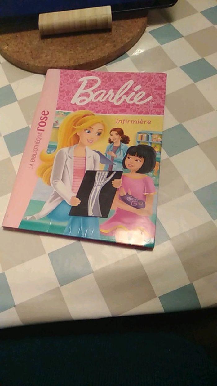 Livre  Barbie Infirmière - photo numéro 1