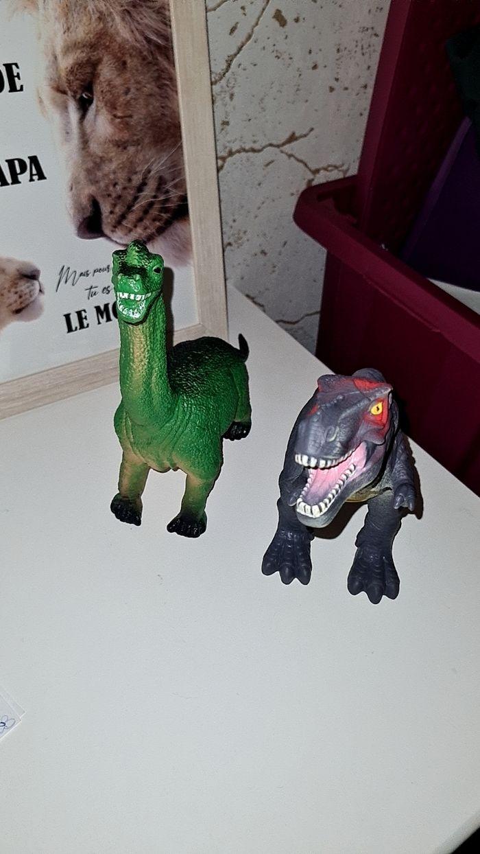 2 dinosaures - photo numéro 1