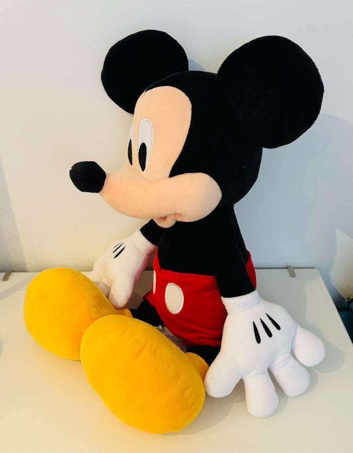 Disneyland Paris Mickey Mouse XL  68 cm grande peluche géante Disney Store knuffel eurodisney Minnie collection rare princesse stitch big feet cuddleez Winnie l’ourson store eurodisney lot SOP77 - photo numéro 5