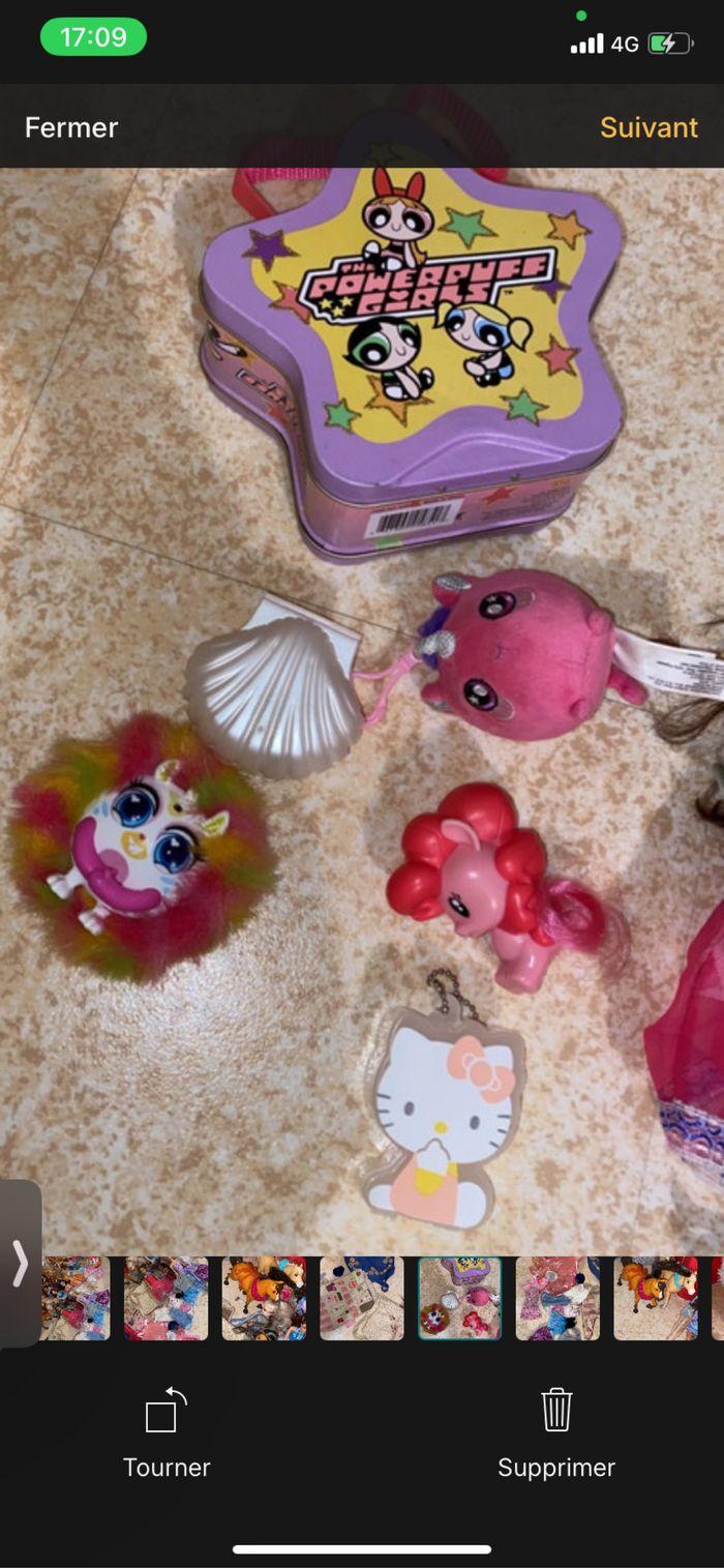 Grand lot de 26 Barbie dont une qui chante+ une peluche Barbie musicale+ accessoires vêtements - photo numéro 6