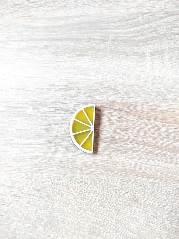 Broche citron jaune et blanc pin up brooch