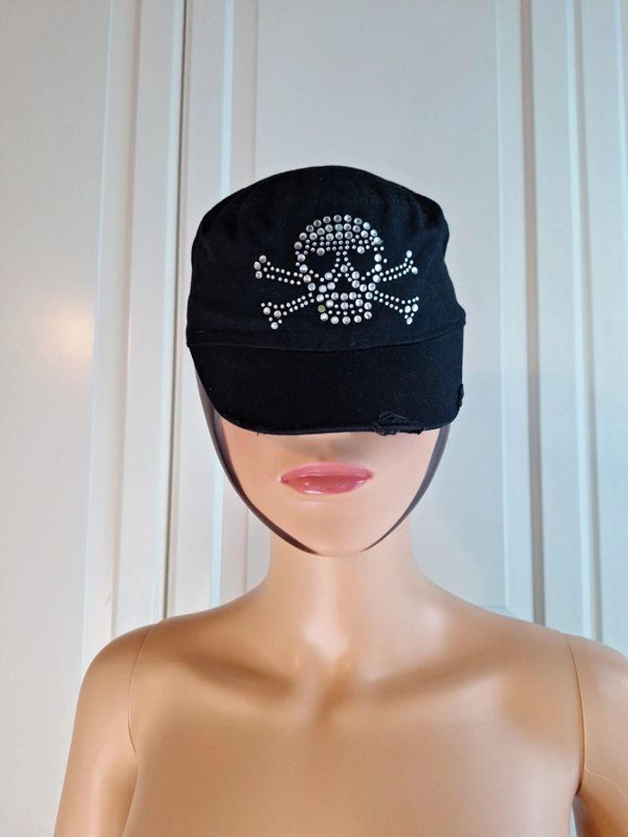 Casquette noire effet usé motif  tête de mort en strass - photo numéro 1