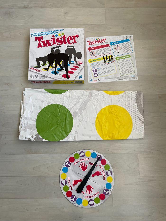 Jeu Twister le plus acrobatique des jeux d’équilibre - photo numéro 1