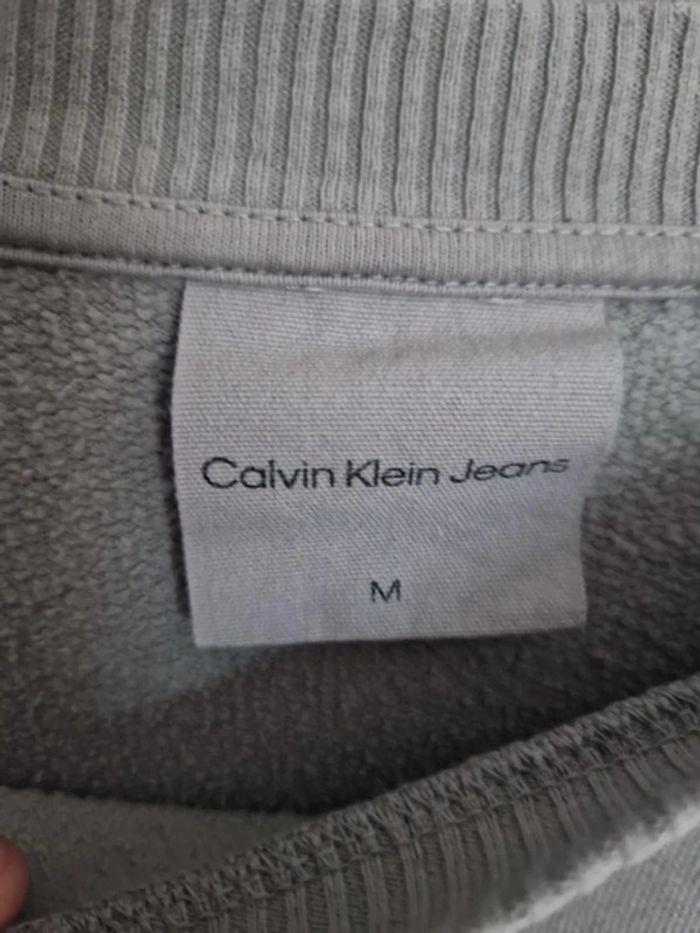 Sweat Calvin Klein neuf ! - photo numéro 2