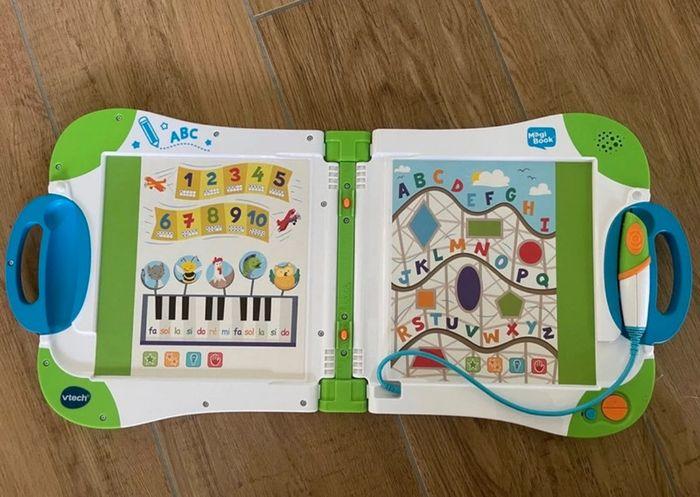 Magibook de Vtech avec 3 livrets - photo numéro 2