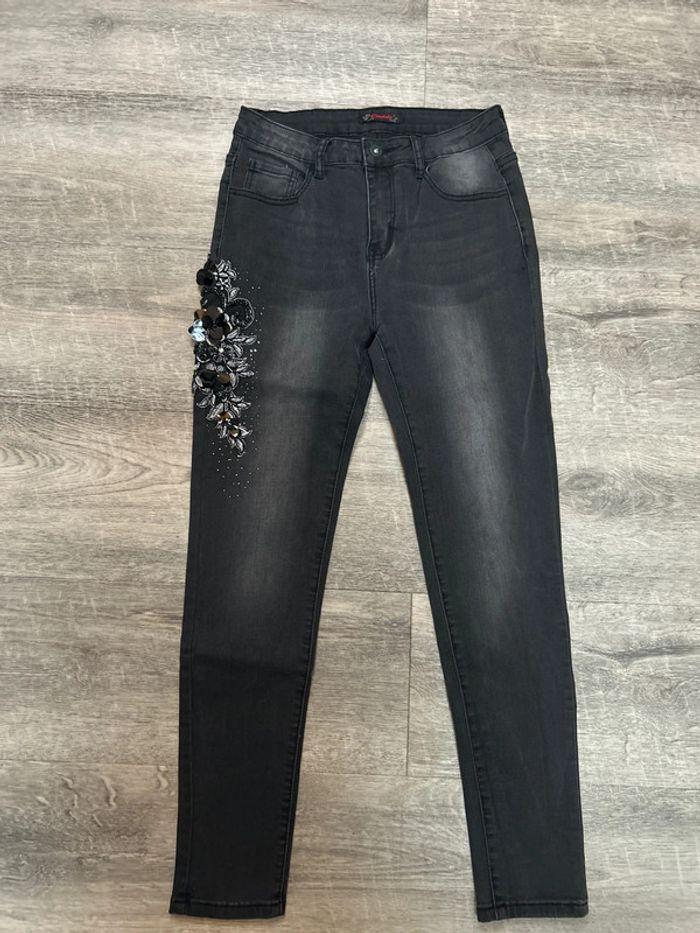 Jean skinny noir broderie floral - photo numéro 1