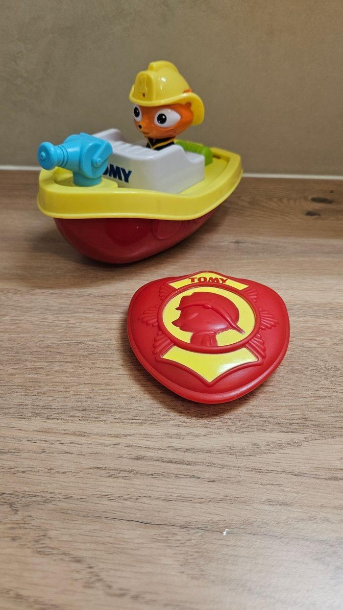 Mon bateau de pompiers Tut & Go Tomy - Jouet pour le bain - photo numéro 6