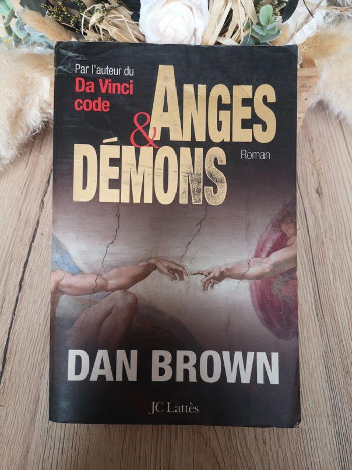 Anges et démons, Dan Brown - photo numéro 1