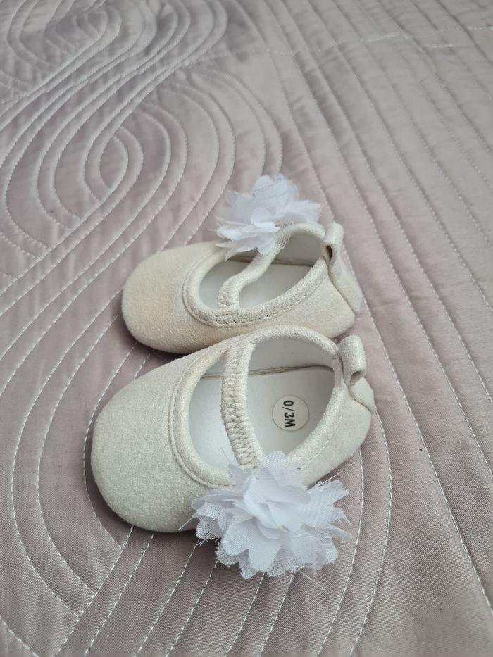 Chaussures bébé fille 0-3 mois bon état - photo numéro 2