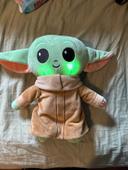 Peluche Yoda qui s illumine