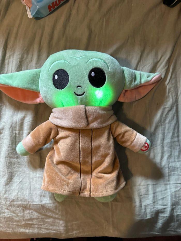 Peluche Yoda qui s illumine - photo numéro 1