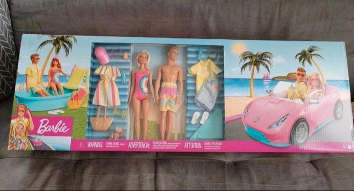 Jeu poupée Mattel Coffret Barbie et Ken voiture décapotable, piscine avec toboggan - photo numéro 1