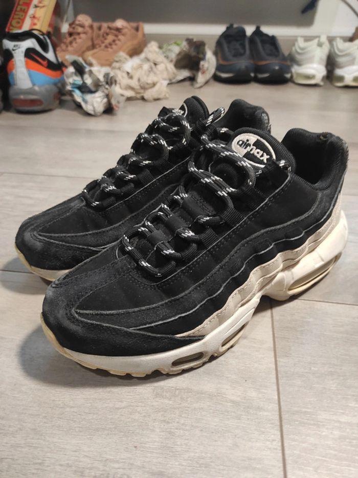 Basket Nike air max 95 noir et grises taille 38 - photo numéro 2