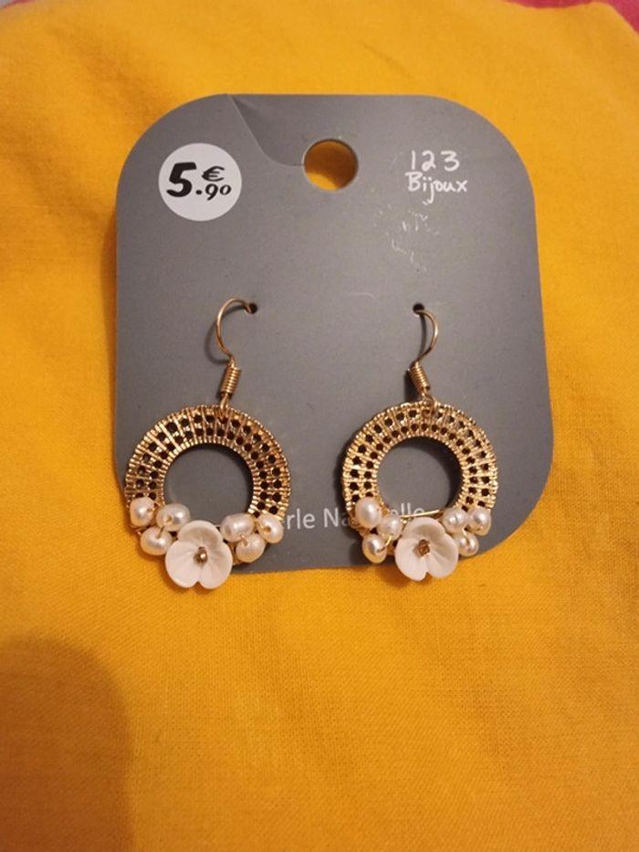 Boucles d oreilles fantaisies Neuves - photo numéro 1