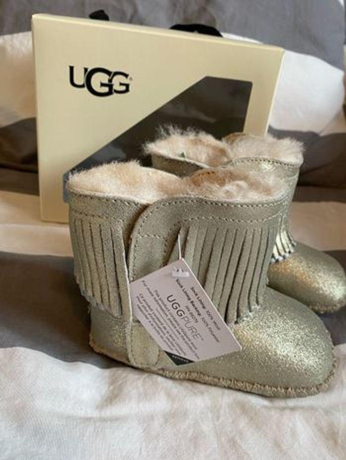 Botte bébé UGG Neuf 12/18 mois - photo numéro 2