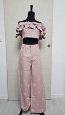 Ensemble rose haut épaules dénudées pantalon lin rose broderies Zara