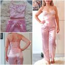 Ensemble pyjama en satin rose brillant et dentelle: caraco et pantalon. Vintage 2000's. T 36